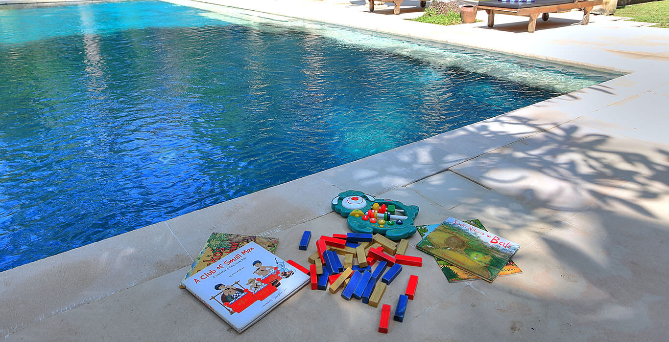 Villa Alamanda - Children's toys by the pool